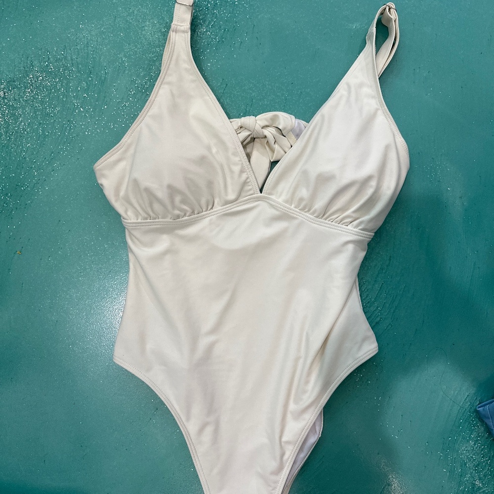 Never worn one piece push up DDD